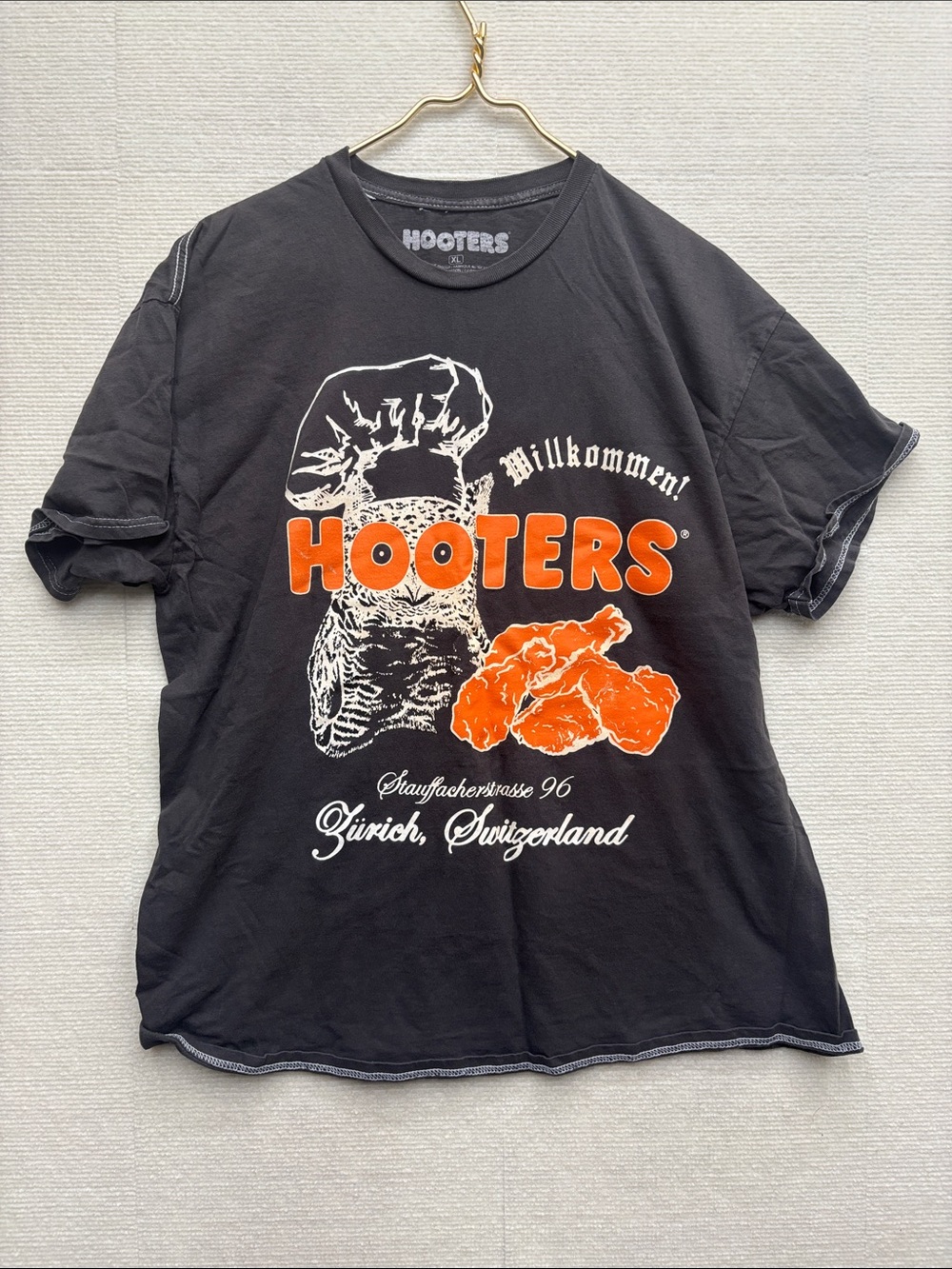 Hooters | Tee with Orange and White Graphic XL Switzerland